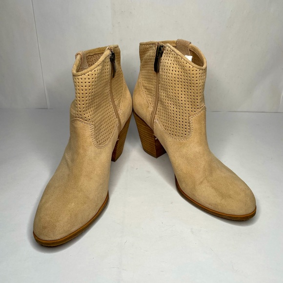 Vince Camuto Beige Suede Mesh Western Block Heeled Ankle Boots Booties - Picture 8 of 13